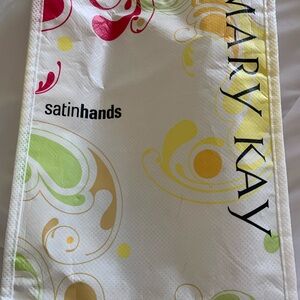 Mary Kay Satin Hands Set - Cream and White